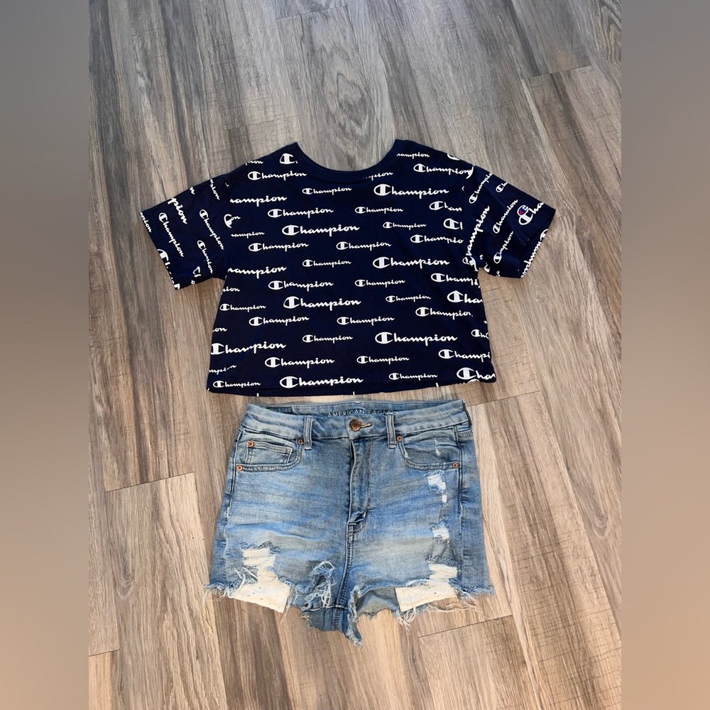 American Eagle shorts and champion tee